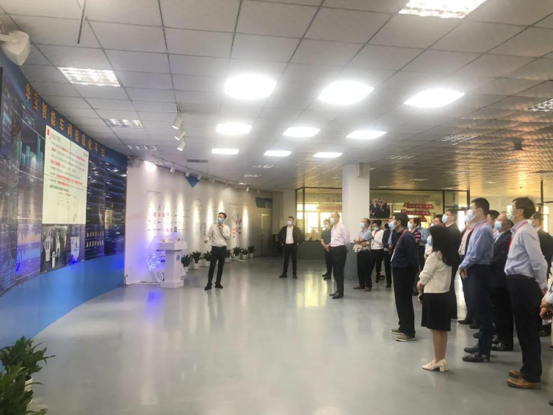 “福建省加快機械裝備產業(yè)發(fā)展專題班”——在華寶智能科技開展現場教學！